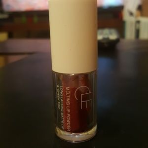 Melting lip powder
